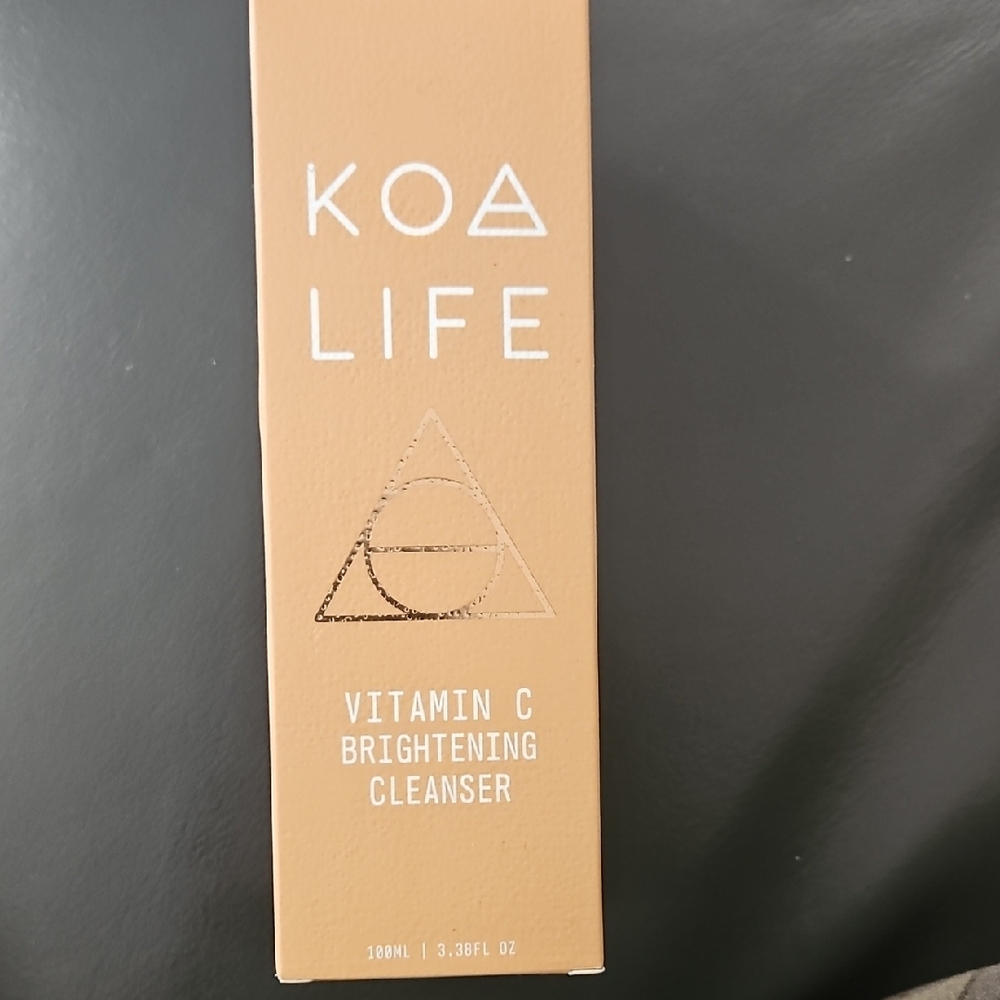 Vitamin C Brightening Cleanser - Tan
